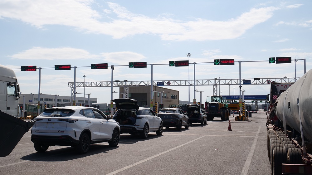 High-tech, new energy products buoy trade