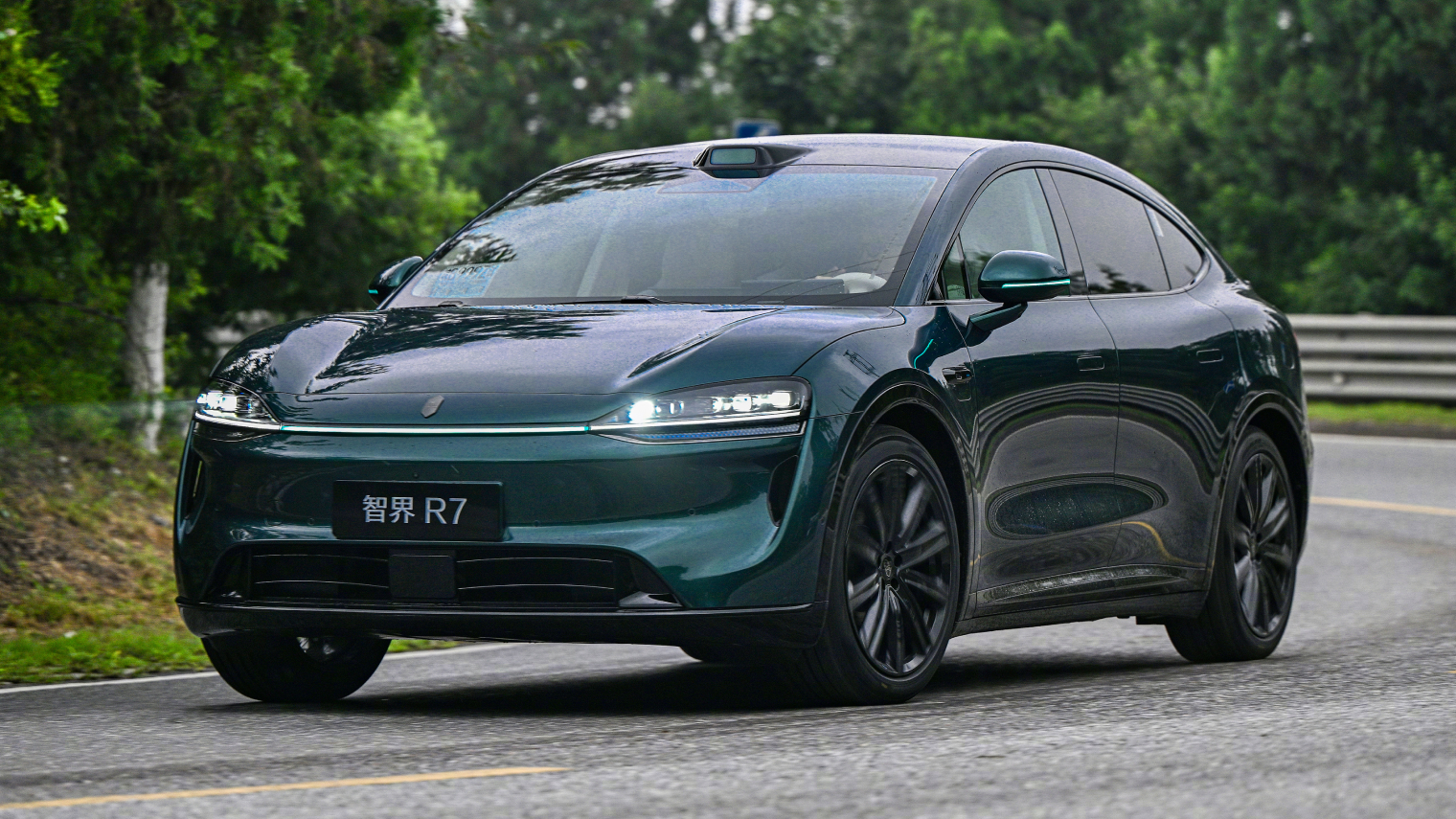 2026 Luxeed R7 SUV from Huawei and Chery launch...